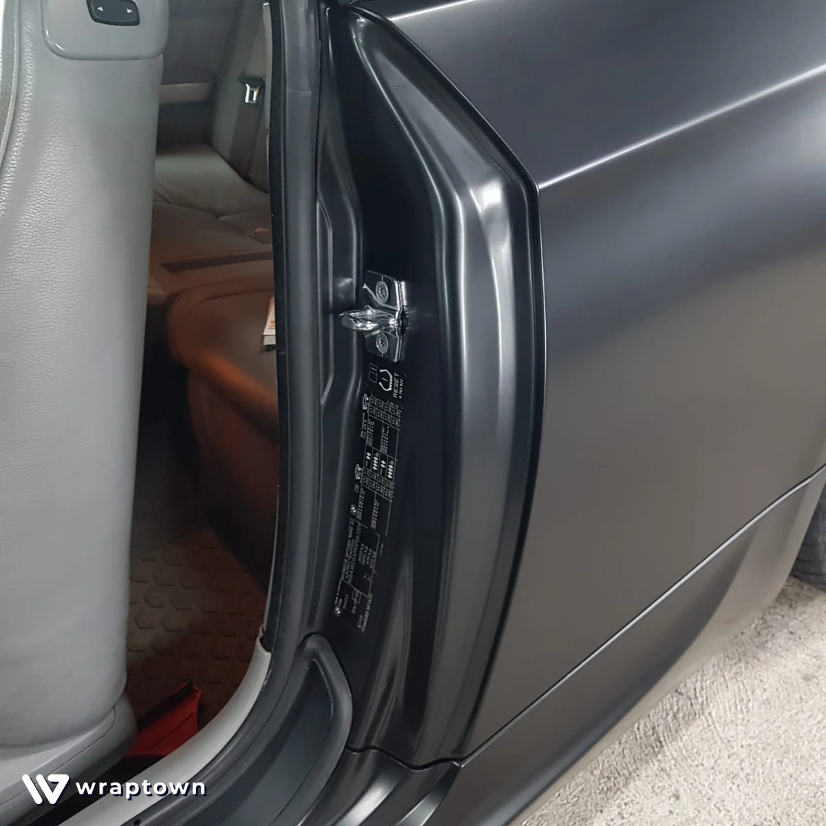 Zmiana koloru auta BMW 330D E92 - WrapTown - Profesjonalne oklejanie aut Poznań Kościan Leszno